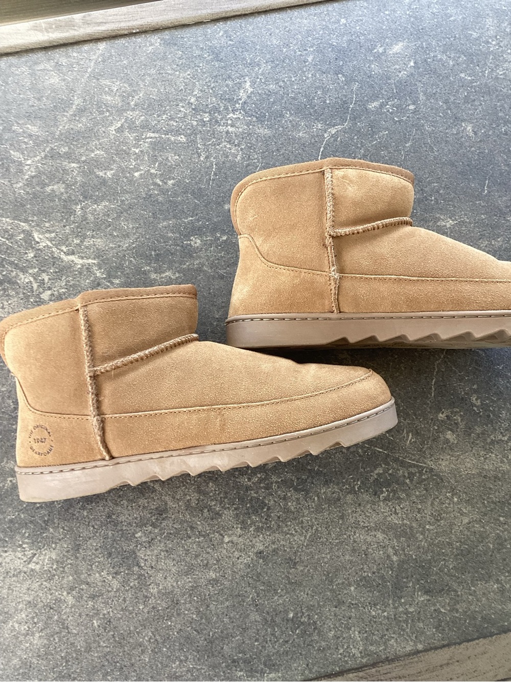 dearfoams Tan Suede Cozy Lined Slippers